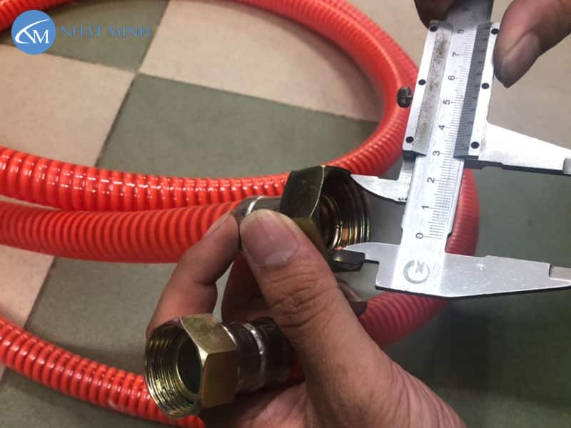 Đo kích thước chân ren chọn mua dây hút nước máy rửa xe dây đai chính xác nhât