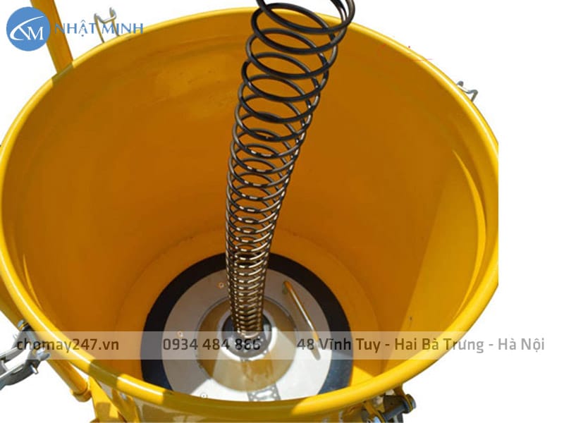 Thùng chứa máy bơm mỡ cần dc vệ sính sạch sẽ